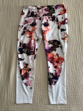 Apana Floral White High-Waist Cropped Athletic Leggings - Size L - Like New